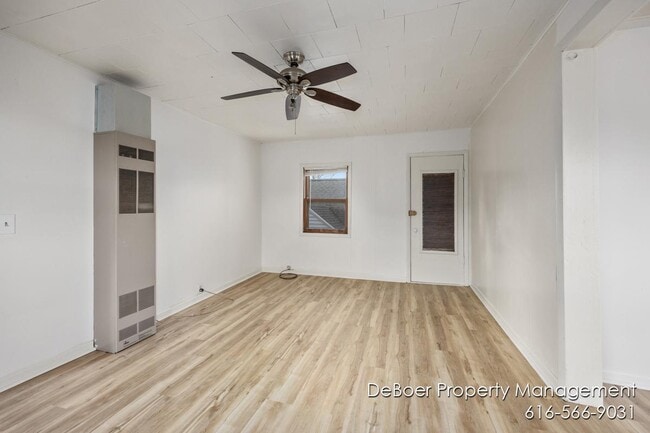 Building Photo - 1621 Lakeshore Dr