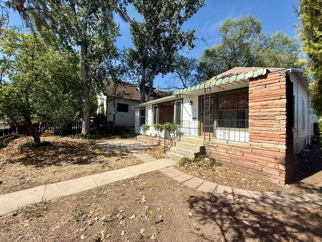 Building Photo - Charming home close to downtown!