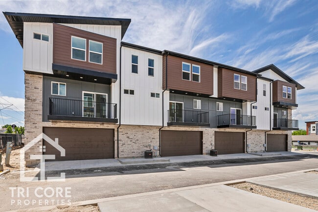 Photo - 140 E Lavalle- Townhome