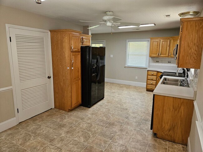 Foto del edificio - 2477 Meadow Rd