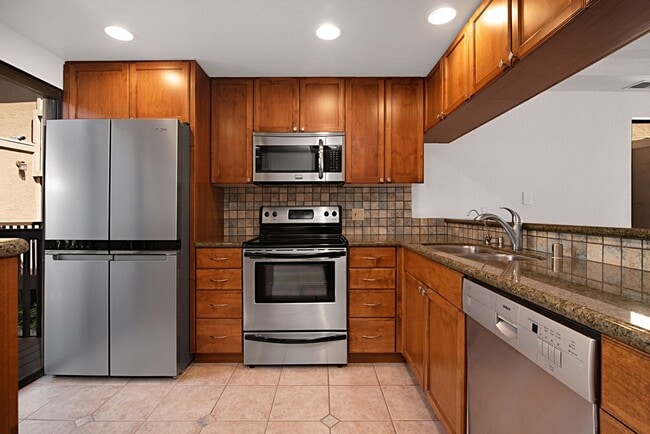 Building Photo - Rarely available Clairemont 3-story end un...