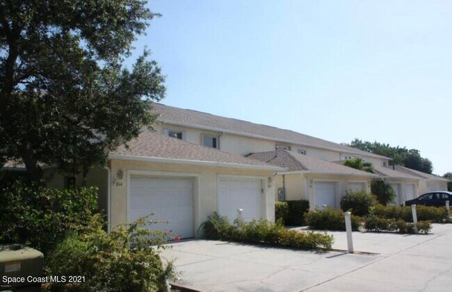 Building Photo - 810 Mimosa Pl