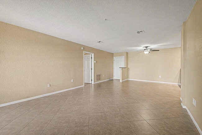Building Photo - 4200 N Miller Rd