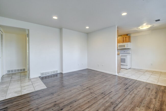 Building Photo - 1625 Jay St