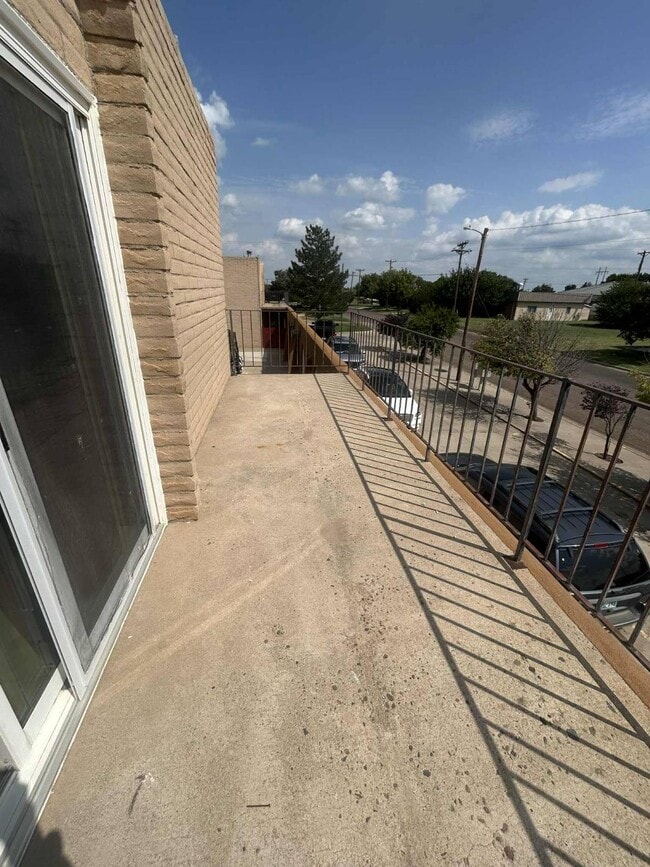 Building Photo - 500 NE 15th St