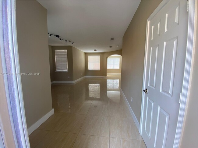 Foto del edificio - 4890 NW 108th Pl