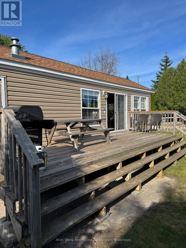 Photo du bâtiment - 9-19 Tamarac Rd