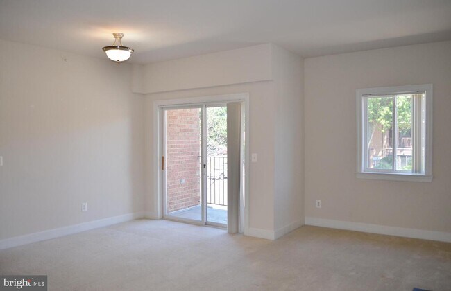 Building Photo - 10604 Provincial Dr