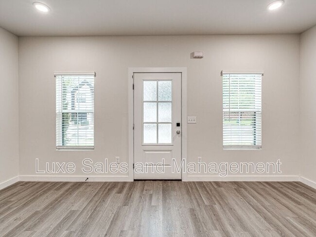 Foto del edificio - 606 W 2nd St