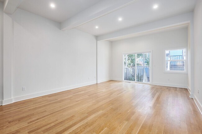 Foto del edificio - Sleek and modern 2 bed/2 bath in the heart of The Mission -- Walkers dream -- Must See!