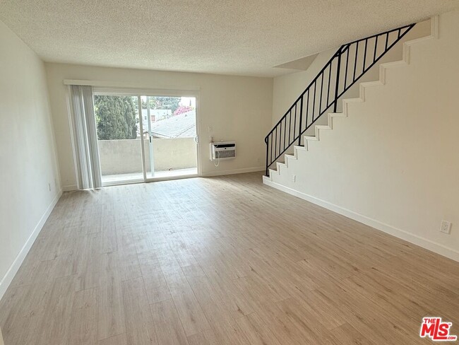 Building Photo - 10840 Camarillo St