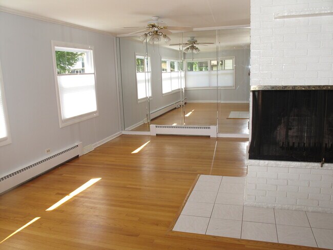 Building Photo - 301 N Derbyshire Ave