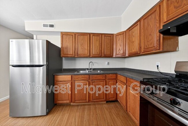 Foto del edificio - 8310 Sagewood Ln