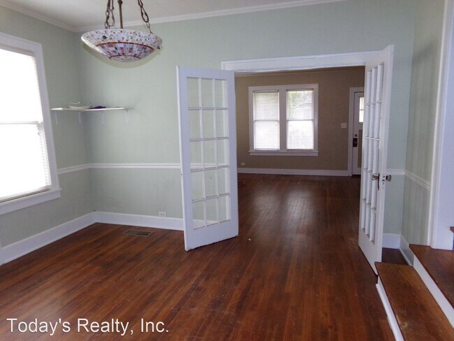 Foto del edificio - 7 br, 2 bath House - 709 W. Georgia Avenue