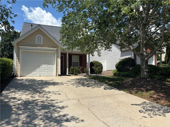Building Photo - 2140 Lexington Ln