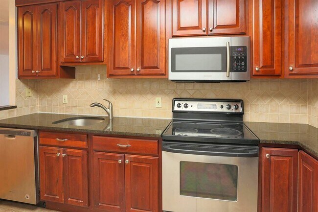 Building Photo - 100 Grand Cove Way
