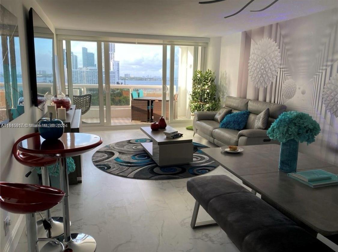 Foto principal - 1717 N Bayshore Dr