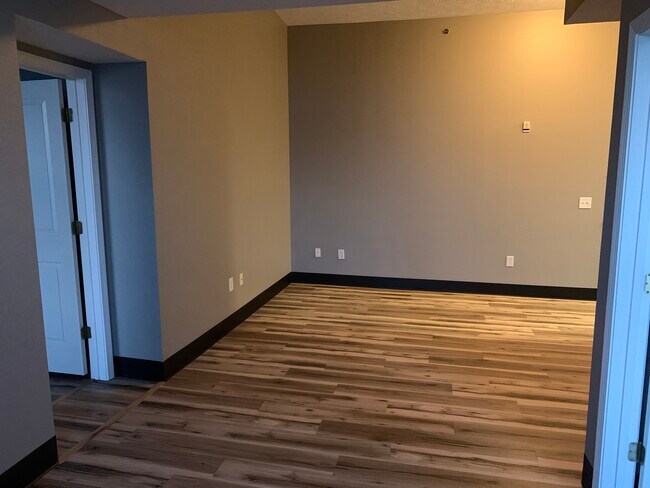 Living Room - 5 W Broadway St
