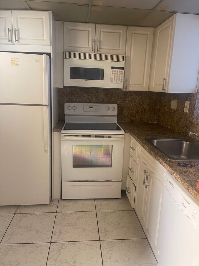 Foto del edificio - 300 NE 125th St