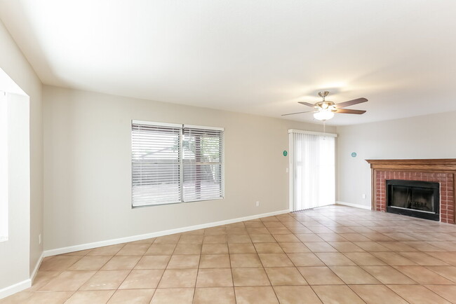 Building Photo - 4755 W Wahalla Ln