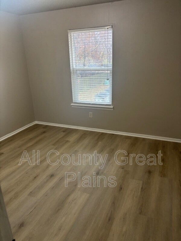 Building Photo - 609 S Lakehurst Dr