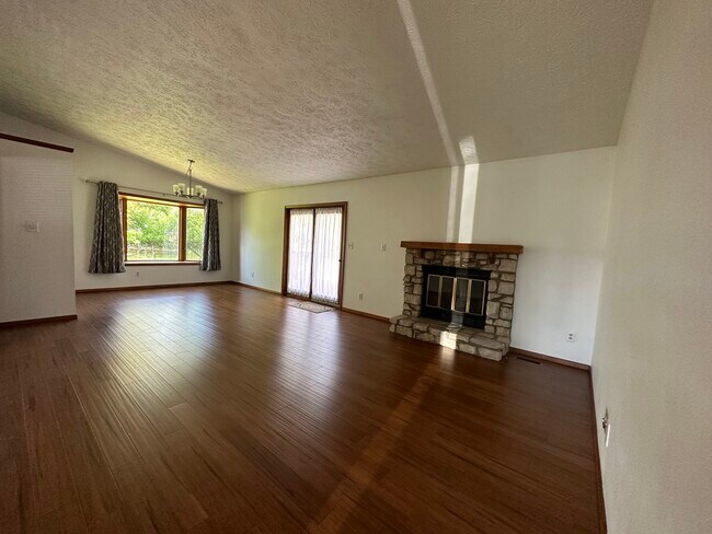 Building Photo - 1830 E Thornton Dr