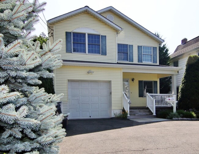 Building Photo - 570 Fairfield Ave