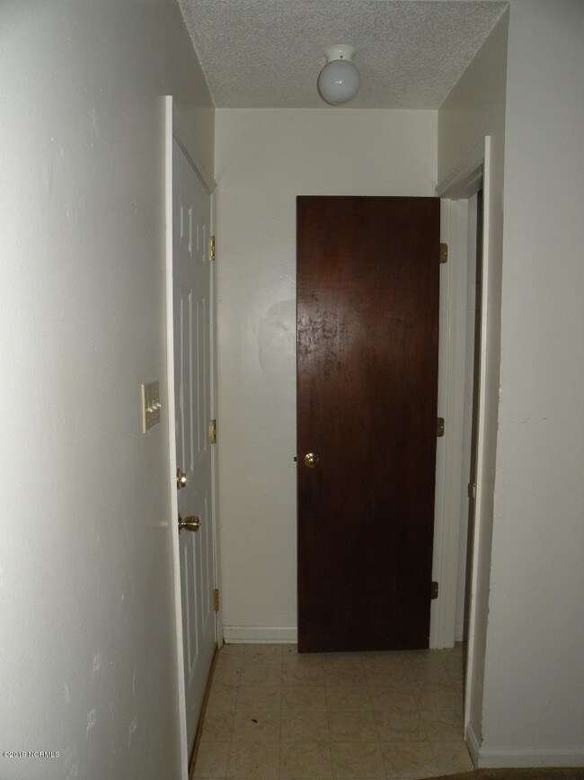 Building Photo - 132 Twin Wood Dr