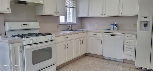 Building Photo - 76 B Ashwood Rd