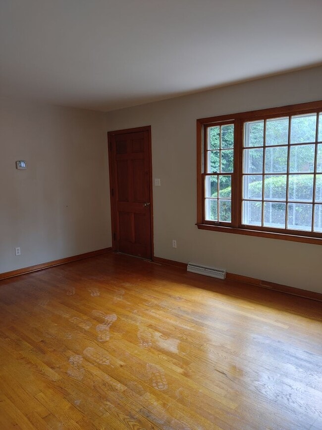 Foto del edificio - 4 Bedroom updated home for rent in Northwe...