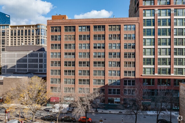 621 S Plymouth Ct - The Moser Building