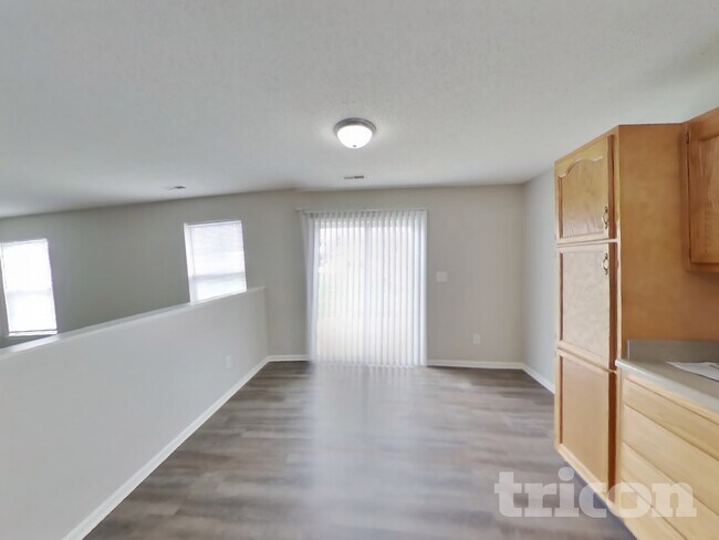 Foto del edificio - 5477 Wood Hollow Dr