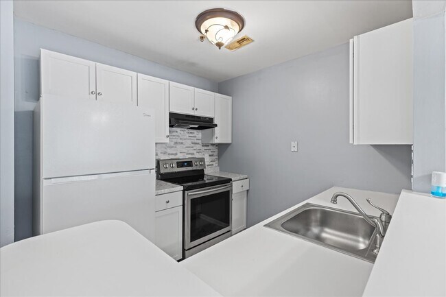 Building Photo - 20 Foxglove Dr
