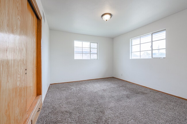 Building Photo - 1707 W Hazelwood St