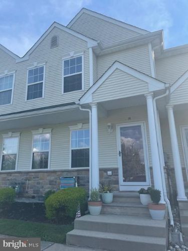 Foto principal - 74 Jamestown Blvd