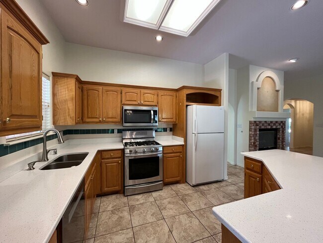 Building Photo - Quaint 3 Bedroom 2 Bathroom Home In Quinte...