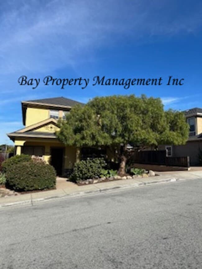 Building Photo - 599 Lopez Ave