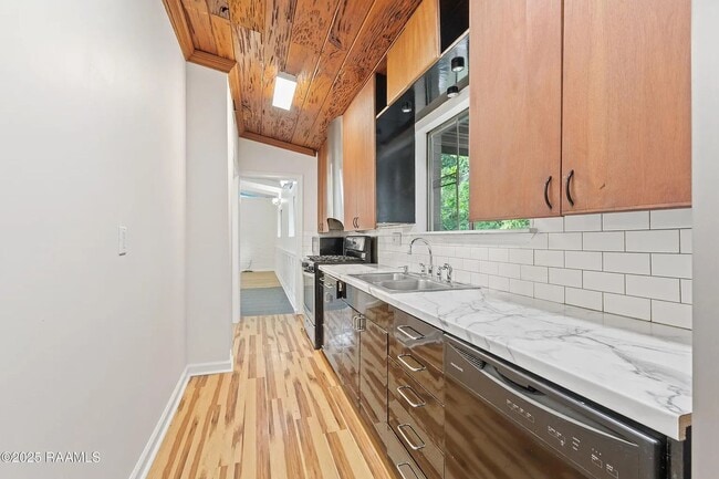 Building Photo - 118 Wedgewood Dr
