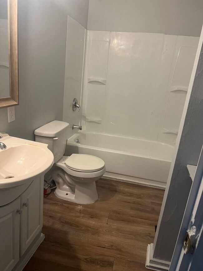 Foto del edificio - 4 bedrooms 2 baths