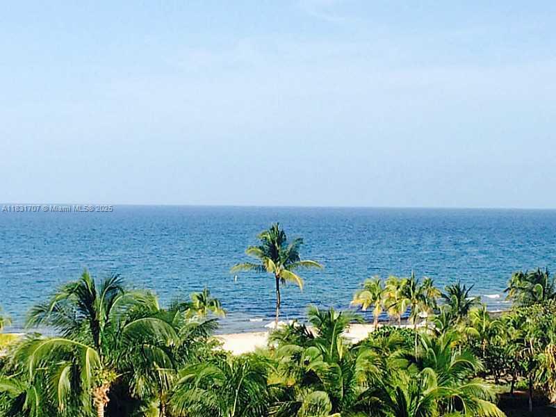 Foto principal - 10275 Collins Ave