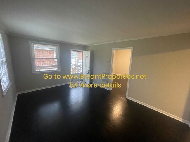 Building Photo - Nashville - 2 Bedroom 1- Bath Duplex