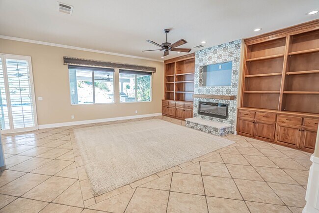 Building Photo - Single Story Pool Home for Rent in Palmdale.