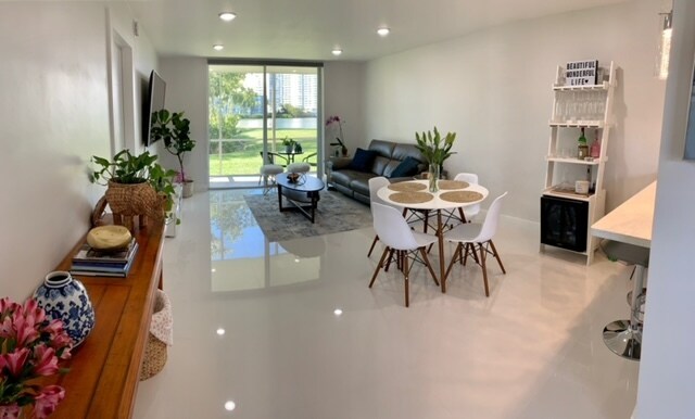 Foto del edificio - 2929 Point East Dr