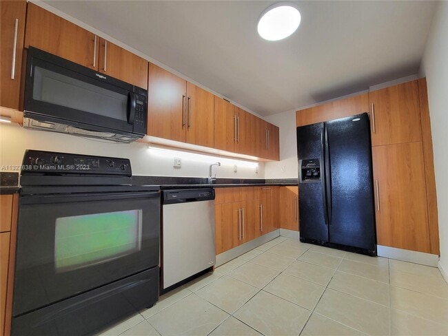 Building Photo - 3001 S Ocean Dr