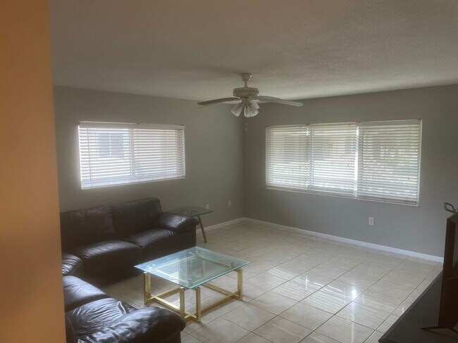 Foto del edificio - 255 SW 7th St