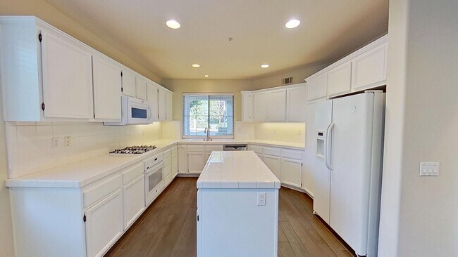 Foto del edificio - Elegant 3 Bed 2.5 Bath Home in Fullerton!
