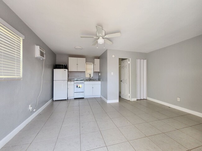 Photo - 317 Country Club Oval #6 Apartment