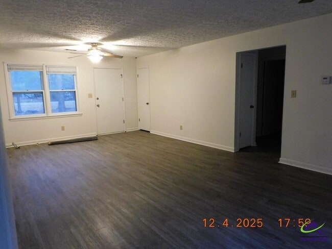 Foto del edificio - 1003 Greenwood Dr