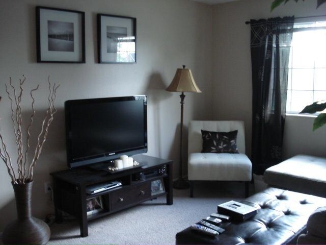 Building Photo - 22 E 600 S