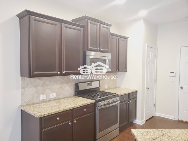 Building Photo - 1592 Richmond Dr